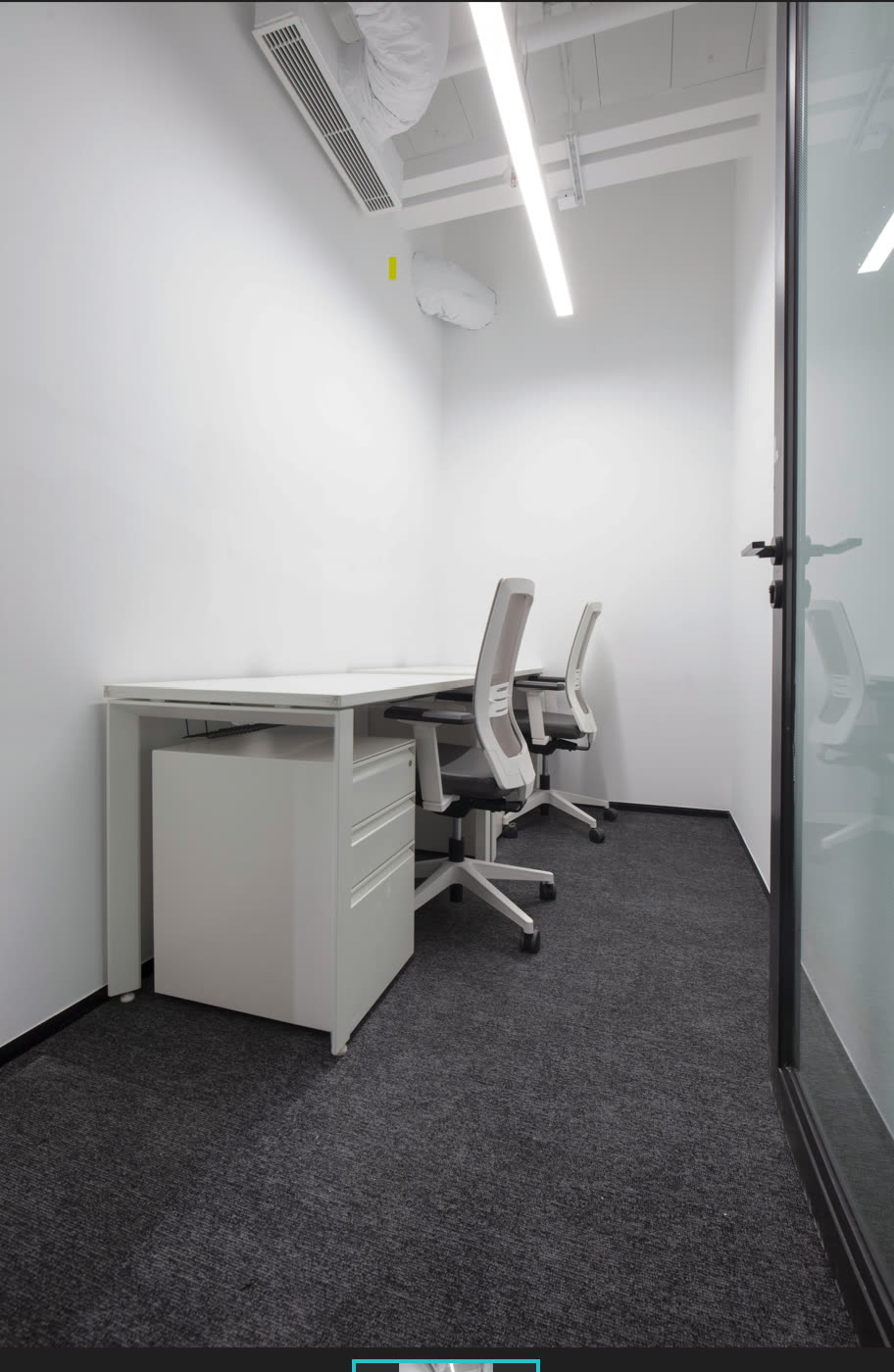 Team office with workstations - Mira Place