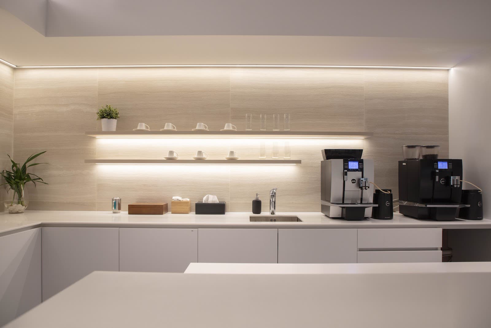 Coffee bar and pantry - Sky Business Centre Mira Place